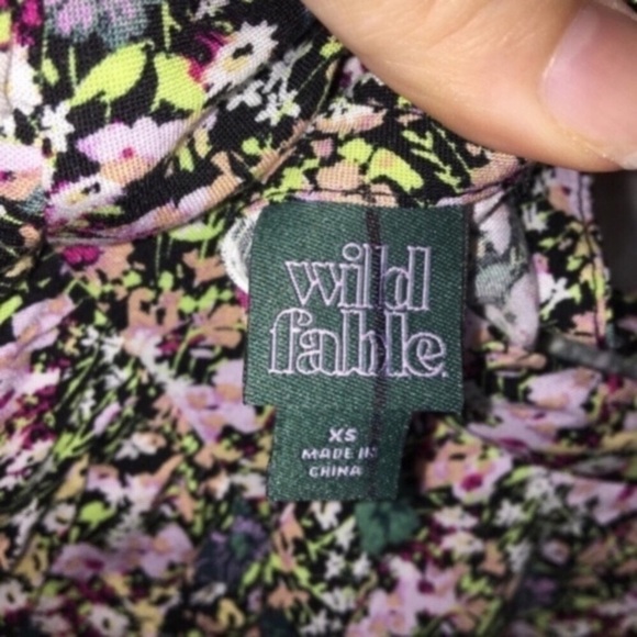 Wild Fable Pale Floral Ruffle Long Sleeve Blouse - Picture 6 of 7